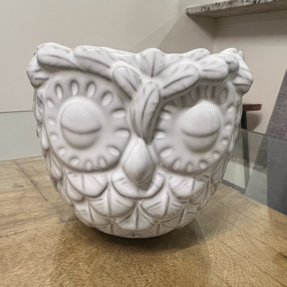 Bath and Body Works white porcelain single-wick candle holder
